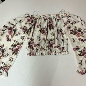 2/$20- Streetwear Society Gorgeous Floral Ruffled & Gathered Crop Top - S